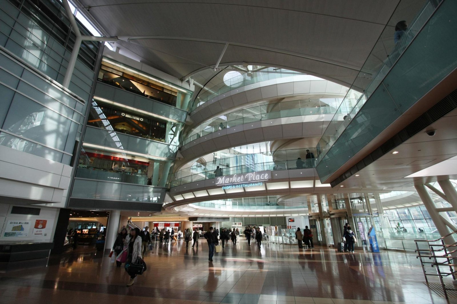 Tokyo airport. Международный аэропорт Токио Ханеда. Аэропорт Ханеда Япония. Аэропорт Токио-Ханеда (Япония). Аэропорты Японии Ханэда.